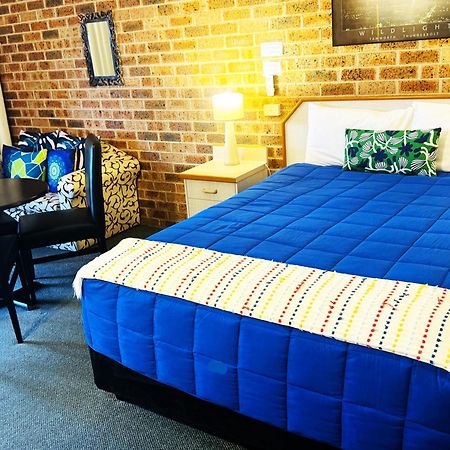 Town And Country Motor Inn แทมเวิร์ธ ภายนอก รูปภาพ