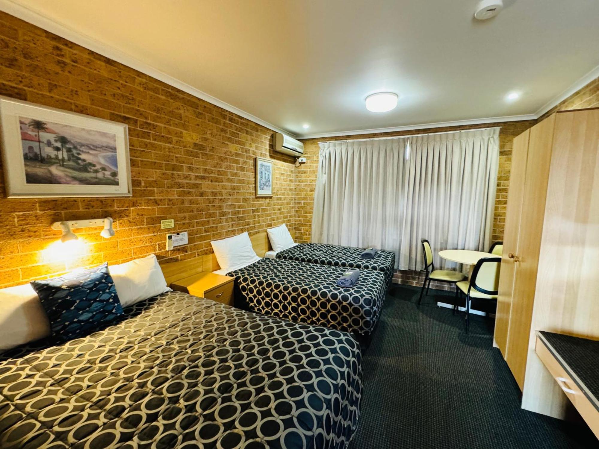 Town And Country Motor Inn แทมเวิร์ธ ภายนอก รูปภาพ