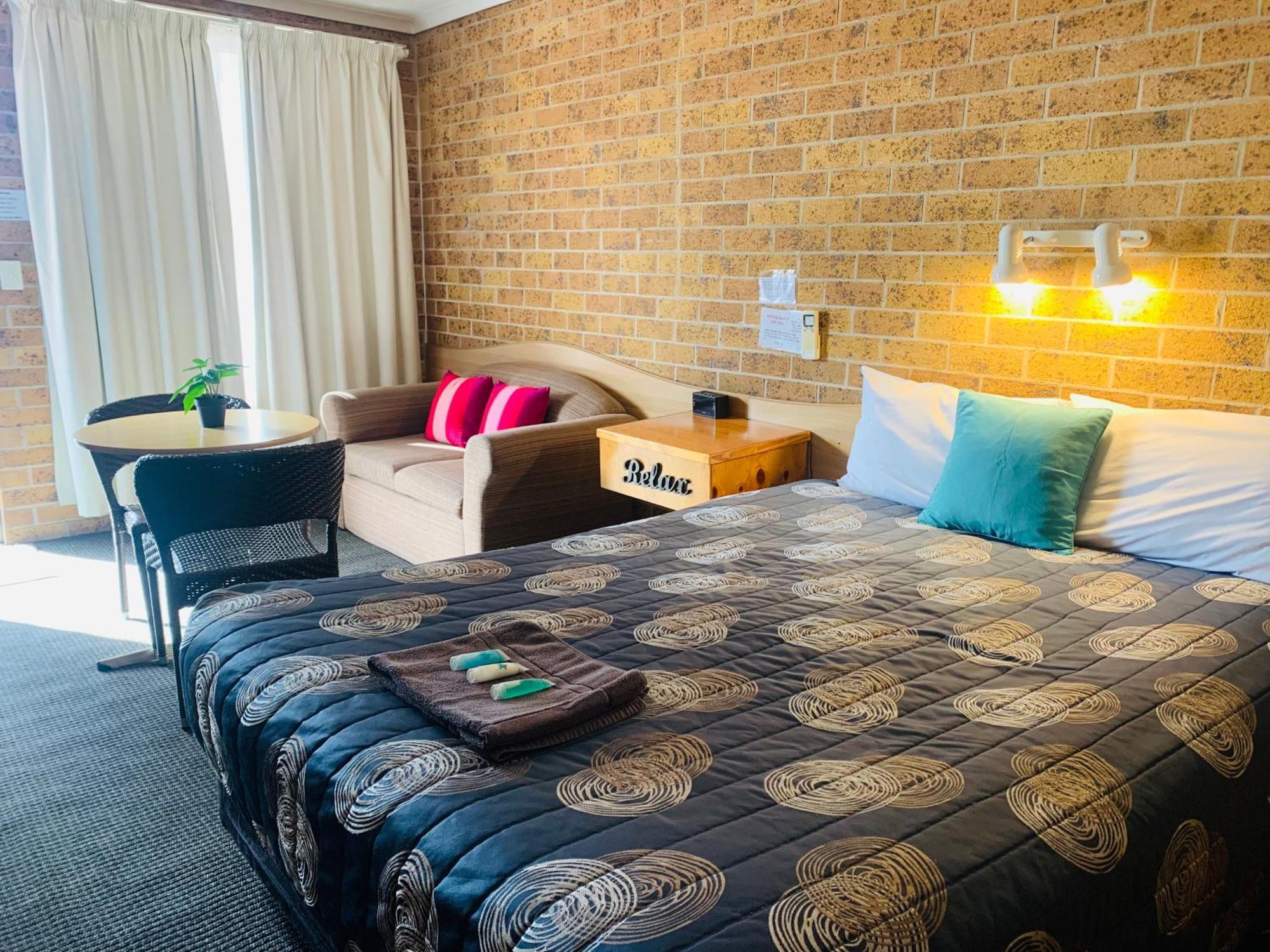 Town And Country Motor Inn แทมเวิร์ธ ภายนอก รูปภาพ