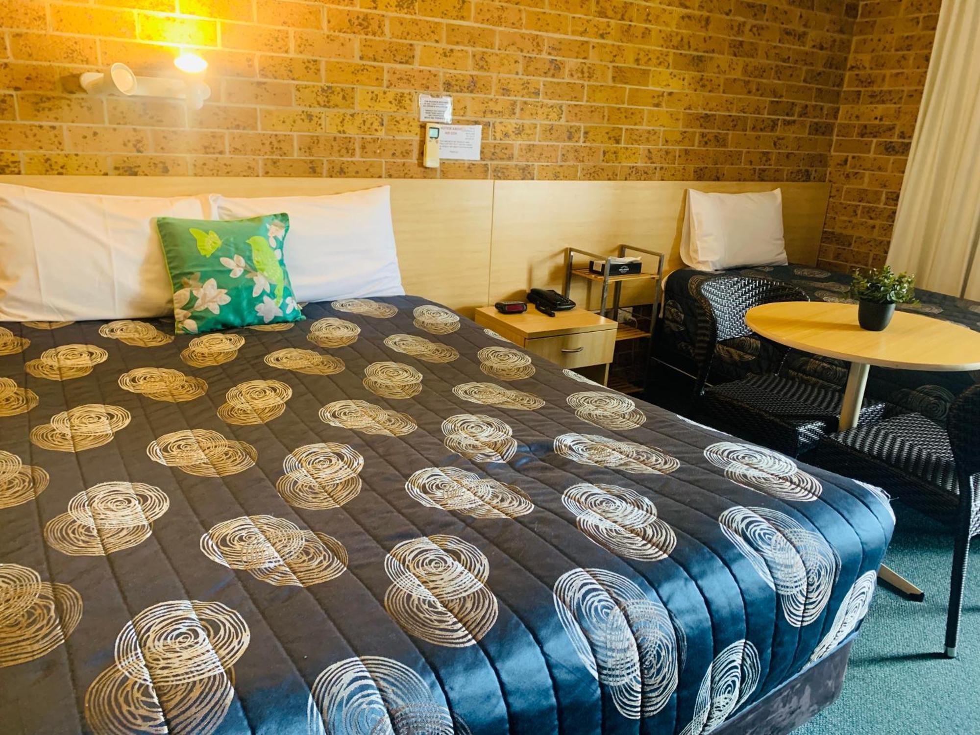 Town And Country Motor Inn แทมเวิร์ธ ภายนอก รูปภาพ